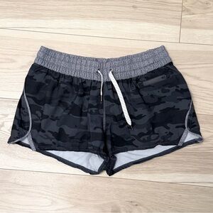 LIKE NEW Vuori Women’s Clementine Athletic Shorts